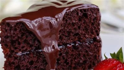 كيكة الشوكولاتة السريعة مع صوص وهمي في 5 دقائق فقط