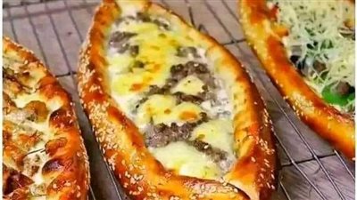طريقة عمل بيتزا القوارب